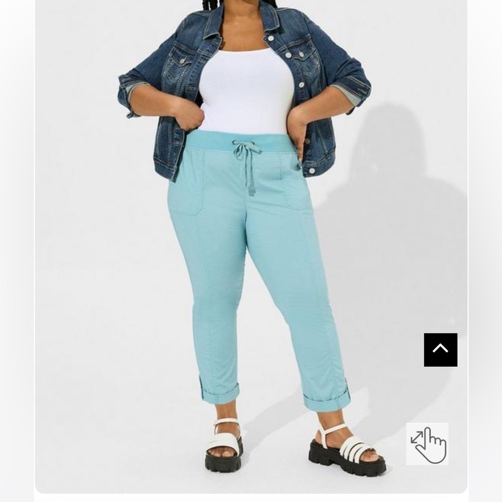 NWT Torrid Pull On Crop pants, size 5